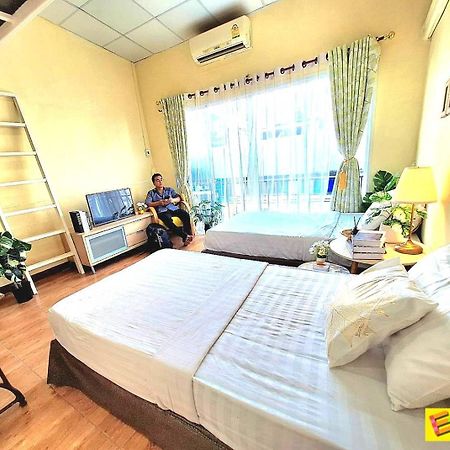 Hostel Ez Sleep @ Ratchada 19 Bangkok Exteriér fotografie